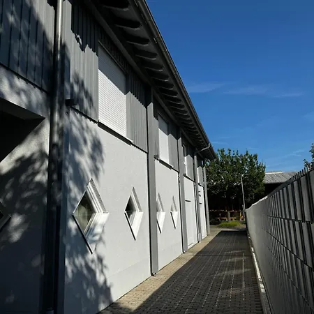 Kleine 5 - Feines Wohnen Auf Zeit Bed & Breakfast 2*