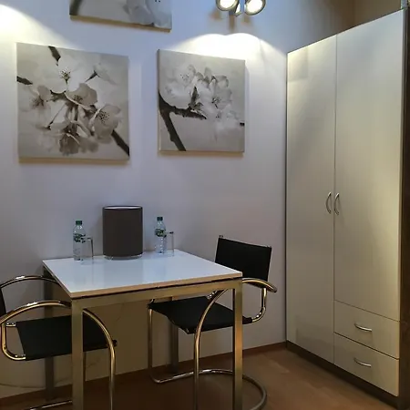 Kleine 5 - Feines Wohnen Auf Zeit Bed and Breakfast 2*